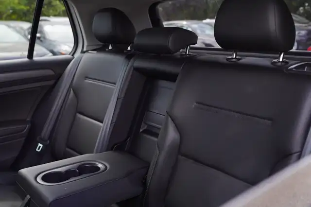 2020 Volkswagen Golf Highline, Sunroof, Apple Carplay, Alloys. - Photo 31