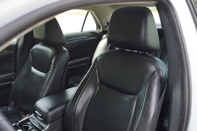 2022 Chrysler 300 Touring L | LEATHER |KEYLESS | - Photo 9