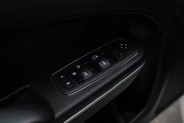 2022 Chrysler 300 Touring L | LEATHER |KEYLESS | - Photo 12