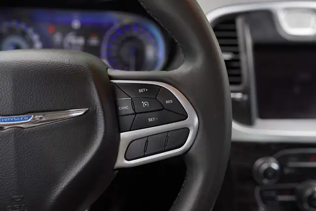 2022 Chrysler 300 Touring L | LEATHER |KEYLESS | - Photo 17