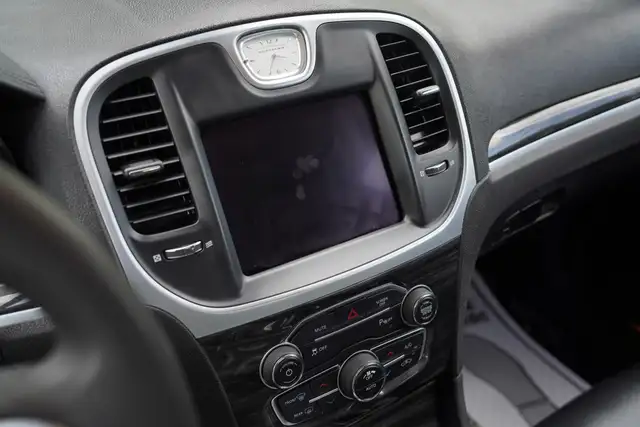 2022 Chrysler 300 Touring L | LEATHER |KEYLESS | - Photo 19