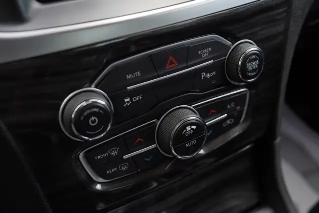 2022 Chrysler 300 Touring L | LEATHER |KEYLESS | - Photo 20