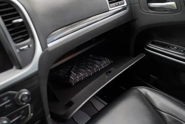 2022 Chrysler 300 Touring L | LEATHER |KEYLESS | - Photo 22