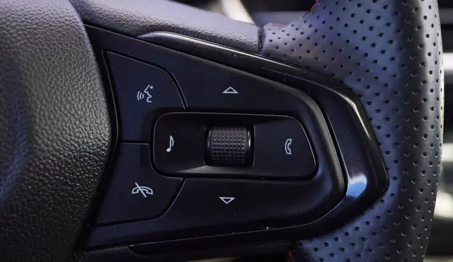 2024 Chevrolet Trax 2RS, Cruise Control, Apple Car play, Remote - Photo 19