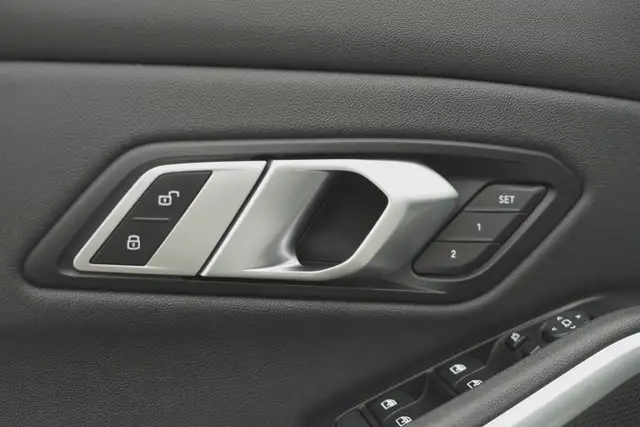 2020 BMW 3 Series 330i, Remote Starter, Sunroof, Summer & Winter - Photo 10