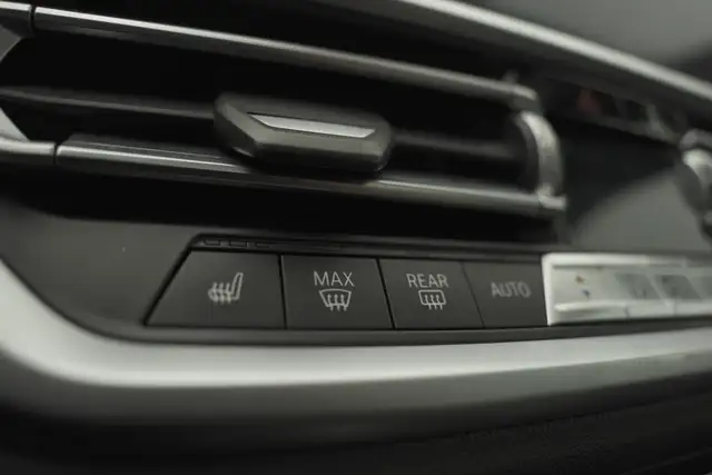 2020 BMW 3 Series 330i, Remote Starter, Sunroof, Summer & Winter - Photo 22