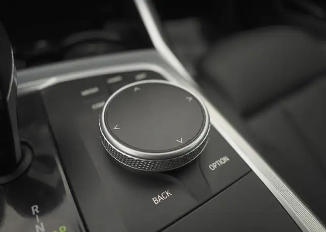 2020 BMW 3 Series 330i, Remote Starter, Sunroof, Summer & Winter - Photo 25