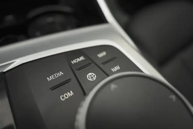 2020 BMW 3 Series 330i, Remote Starter, Sunroof, Summer & Winter - Photo 27