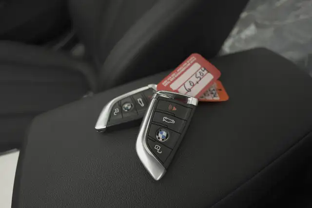 2020 BMW 3 Series 330i, Remote Starter, Sunroof, Summer & Winter - Photo 32