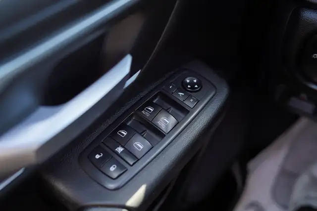 2019 Ram 1500 Big Horn Crew Cab, Towing Package, Remote starter. - Photo 16