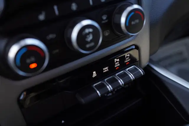 2019 Ram 1500 Big Horn Crew Cab, Towing Package, Remote starter. - Photo 27