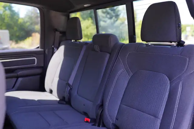 2019 Ram 1500 Big Horn Crew Cab, Towing Package, Remote starter. - Photo 33