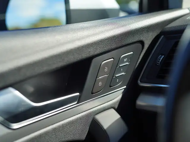 2018 Audi Q5 2.0T Progressiv, Leather Seats, Apple Carplay, Pano - Photo 12