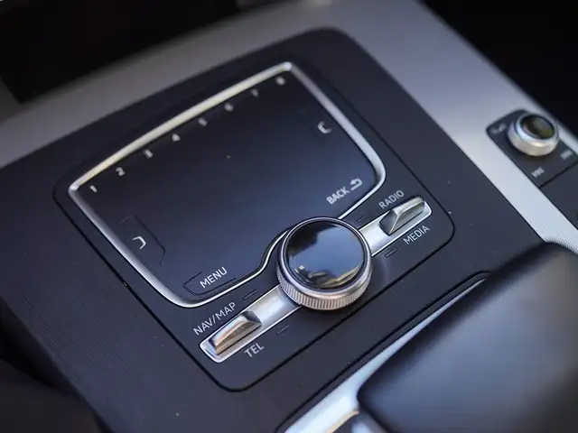 2018 Audi Q5 2.0T Progressiv, Leather Seats, Apple Carplay, Pano - Photo 30