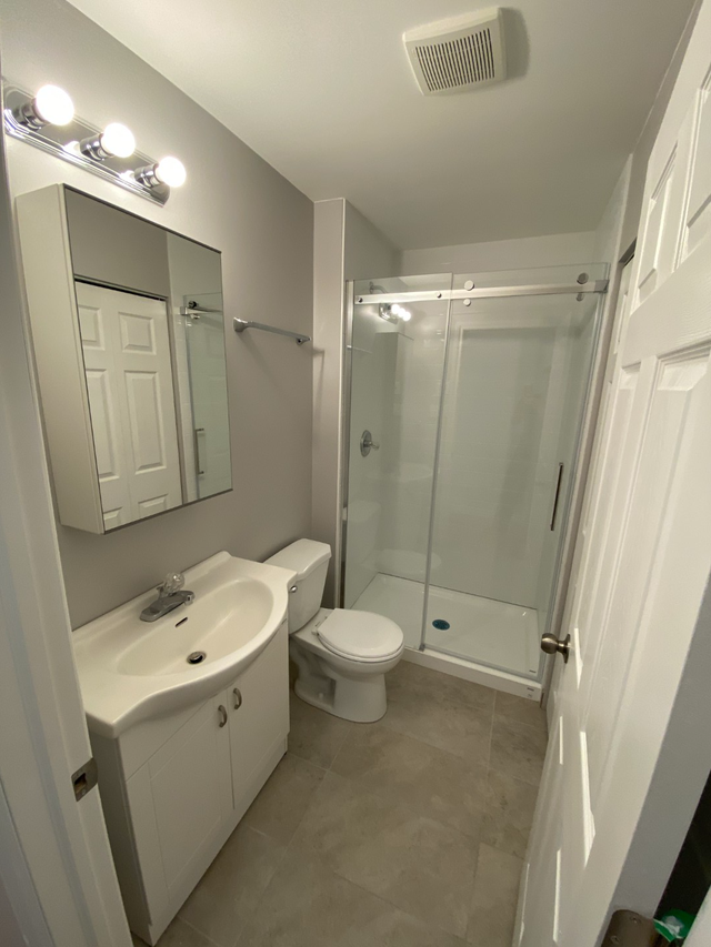 3 1/2 rénové proche du metro Joliette - Photo 8