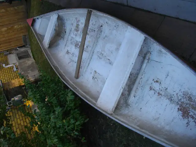 RED CANOE NO HOLES FIRST $125 TAKES IT HOME,  DELIVARY AVALIVLE - Photo 3