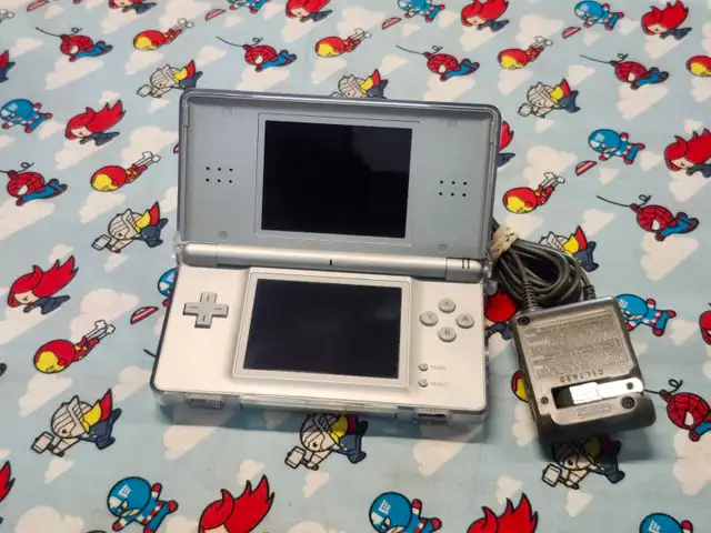 Nintendo DS Lite - Light Grey - With Stylus (#2863)