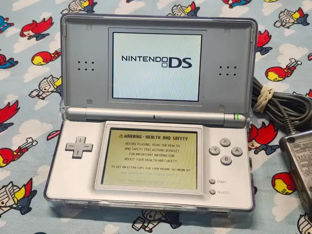 Nintendo DS Lite - Light Grey - With Stylus (#2863) - Photo 2