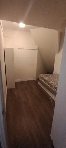 Private 1 Single Bed Bedroom Room   Private walk-out exit UofT