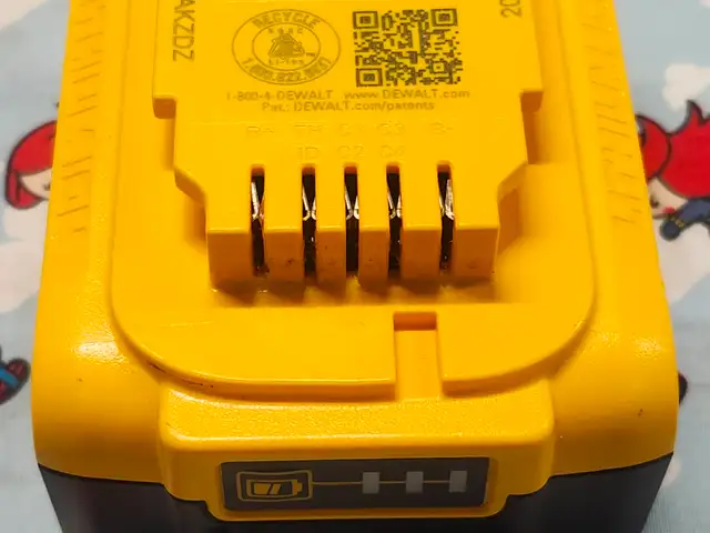 DeWalt (2023) 5ah XR Battery (#16765) - Photo 6