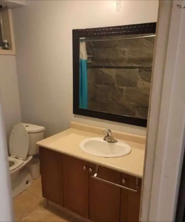 BEAUTIFULL  1 Bed  and 1 bath Apartment 8 feet ceiling