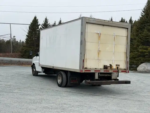 2017 GMC SAVANA CUTAWAY 3500 - Photo 2