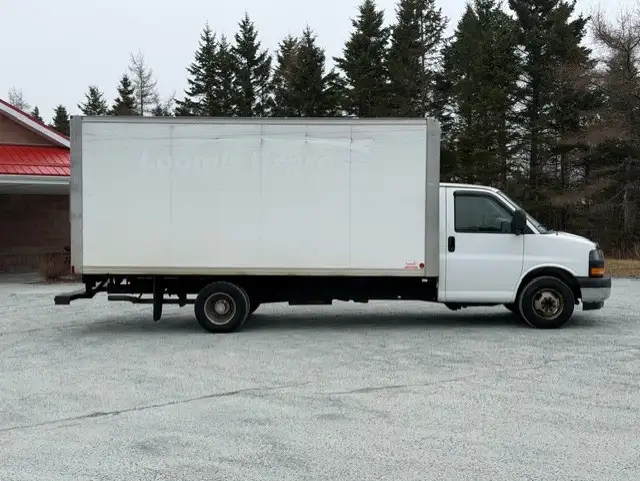 2017 GMC SAVANA CUTAWAY 3500 - Photo 9