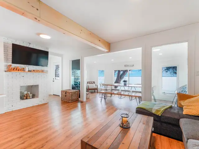 Lake House! 45 mins from YEG! 5 Bedrooms Airbnb running well! - Photo 4