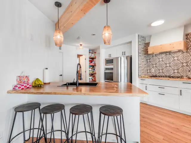 Lake House! 45 mins from YEG! 5 Bedrooms Airbnb running well! - Photo 5