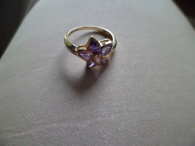 10kt yellow gold sapphire and diamond ring