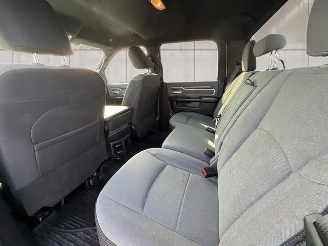 2022 Ram 3500 Big Horn 4x4 Crew Cab 8' Box - Photo 11