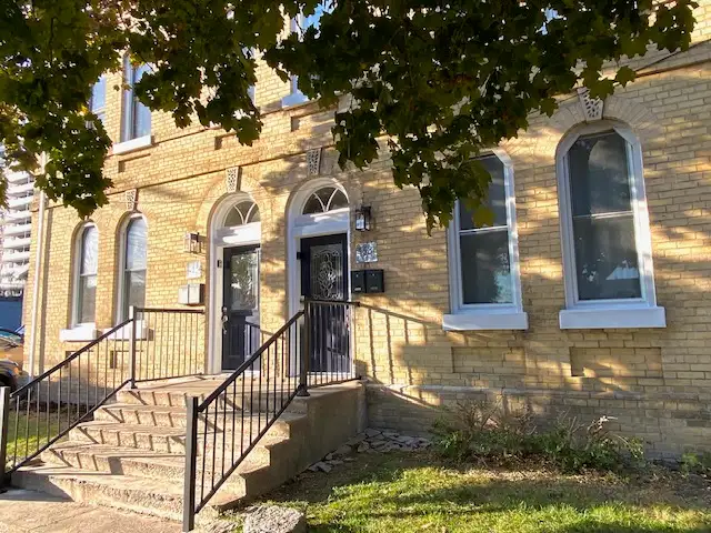 Two Bedroom Apt with parking & 1 month free rent