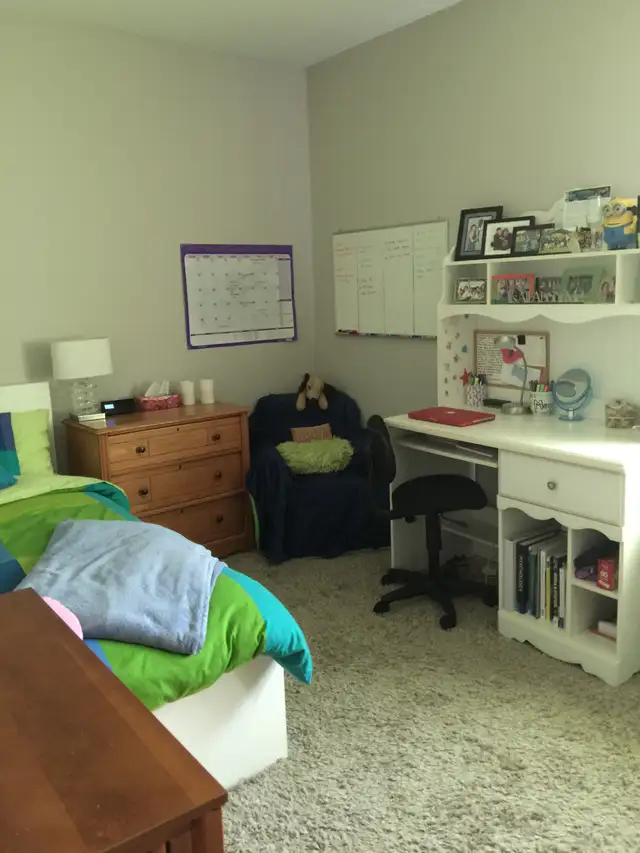 Two Bedroom Apt with parking & 1 month free rent - Photo 2