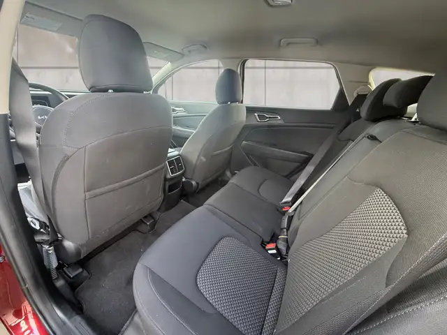 2023 Kia Sportage LX - Photo 10