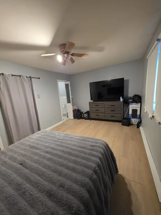 Spacious 4 Bedroom/ 3 Bathroom Townhouse Upper Level for Rent - Photo 5