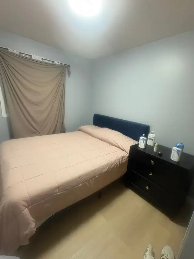 Spacious 4 Bedroom/ 3 Bathroom Townhouse Upper Level for Rent - Photo 7