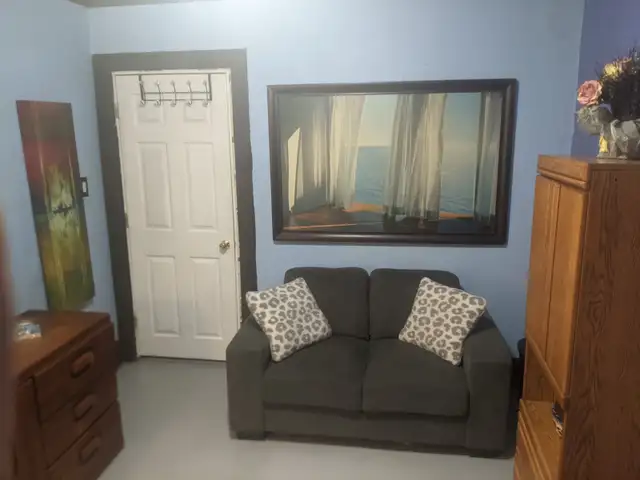 AVAILABLE NOW!  Gorgeous & Clean Room For Rent!