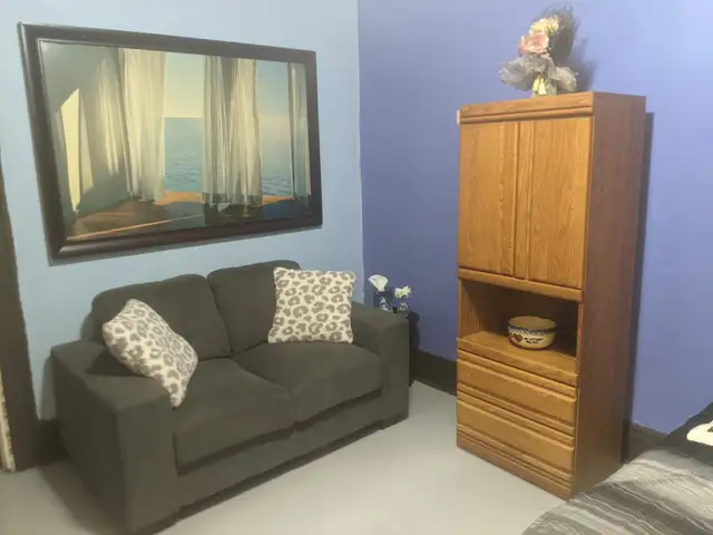 AVAILABLE NOW!  Gorgeous & Clean Room For Rent! - Photo 4