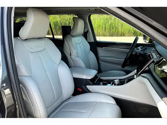 2023 Jeep Grand Cherokee Overland | 5.7L HEMI V8 | FULLY LOADED - Photo 7