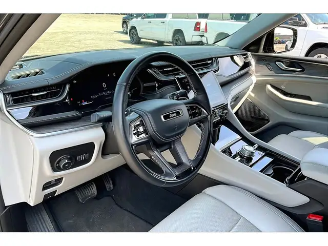 2023 Jeep Grand Cherokee Overland | 5.7L HEMI V8 | FULLY LOADED - Photo 13