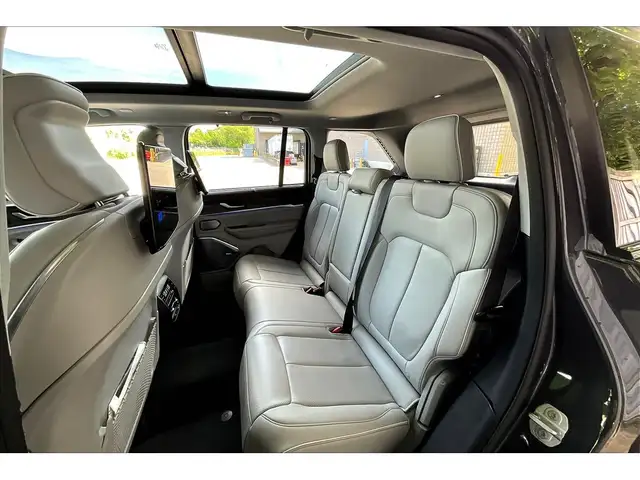 2023 Jeep Grand Cherokee Overland | 5.7L HEMI V8 | FULLY LOADED - Photo 26