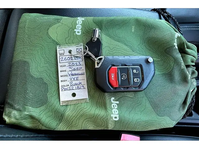 2023 Jeep Wrangler 4xe Sahara PHEV | Leather | Adv Safety | Alpi - Photo 10