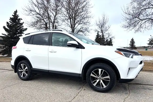 2017 Toyota RAV4 XLE AWD ONE OWNER- NO ACCIDENTS-WARRANTY INCL