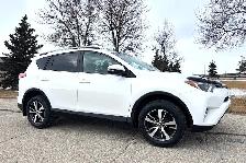 2017 Toyota RAV4 XLE AWD ONE OWNER- NO ACCIDENTS-WARRANTY INCL