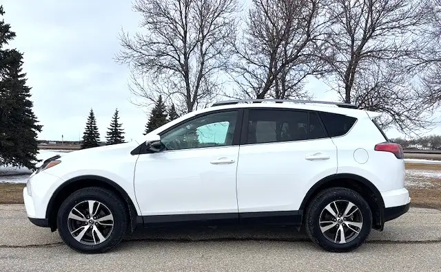 2017 Toyota RAV4 XLE AWD ONE OWNER- NO ACCIDENTS-WARRANTY INCL - Photo 2