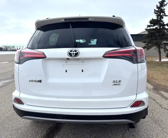 2017 Toyota RAV4 XLE AWD ONE OWNER- NO ACCIDENTS-WARRANTY INCL - Photo 4