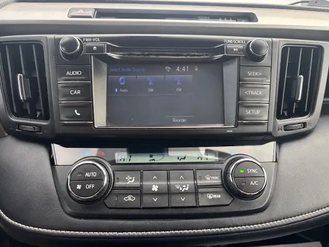 2017 Toyota RAV4 XLE AWD ONE OWNER- NO ACCIDENTS-WARRANTY INCL - Photo 9