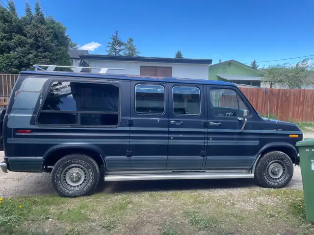1989 Ford Econoline Cruiser - Photo 2