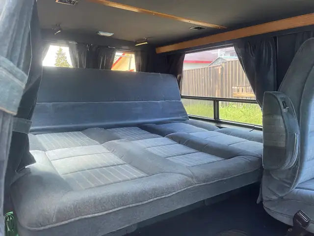 1989 Ford Econoline Cruiser - Photo 3