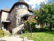 Grand 6 1/2 close to metro Snowdon, 2500$